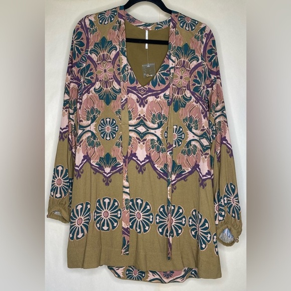 Free People Tops - Free People NWOT Boho Green Long Sleeve Oversized Tunic Sz XS